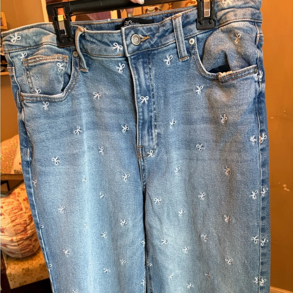 Embroidered Bow Patterned Wide Leg Jean - Picture 3 of 10